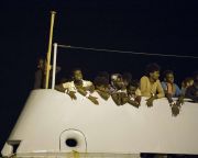 Megérkezett Olaszországba a migránscsoport, melynek tagjait több EU-tagország között osztják szét