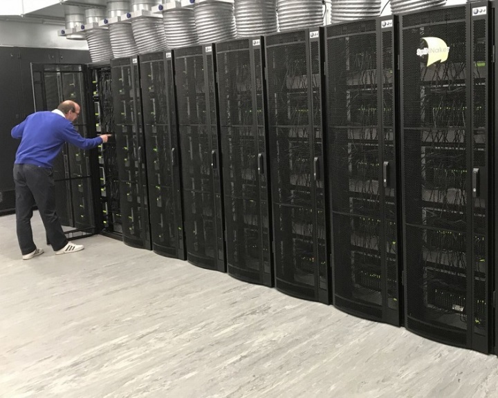 Először kapcsolták be a világ legnagyobb szuperszámítógépét