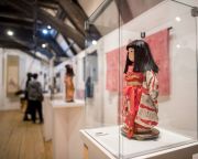 Japán antik gyermekkimonókból nyílt kiállítás Pécsen