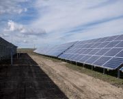 Átadták az ország legnagyobb naperőművét Pakson