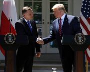 Trump további amerikai katonák Lengyelországba küldését jelentette be