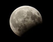 Részleges holdfogyatkozás lesz keddről szerdára virradó éjszaka