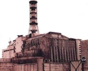 Az összeomlás szélén áll a régi csernobili szarkofág