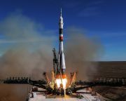Két Szojuzt épít terven felül a Roszkoszmosz az amerikai űrhajók hiánya miatt