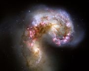 Először készült felvétel galaxisok ütközéséből eredő, nagy erejű anyagsugárról