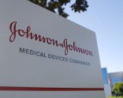 A Johnson & Johnson felhagy a vitatott babahintőpor amerikai és kanadai forgalmazásával