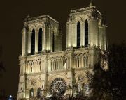 Macron engedélyezte az eredeti formában történő helyreállítást a Notre-Dame-székesegyházon
