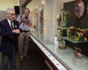 Két új porcelánritkasággal bővült a pécsi Gyugyi-gyűjtemény létrehozásának tizedik évfordulóján