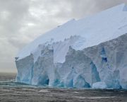 Az antarktiszi jégtakaró olvadása magasabbra emeli a tengerszintet az eddig becsültnél