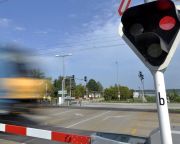 MÁV: a figyelmetlenség okozza a vasúti átjáróban történő baleseteket