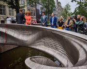 Megnyitották a világ első háromdimenziós nyomtatással készült acélhídját Amszterdamban