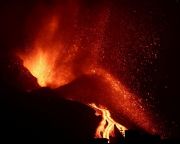 Már három hete nem csillapodik a vulkán La Palma szigetén