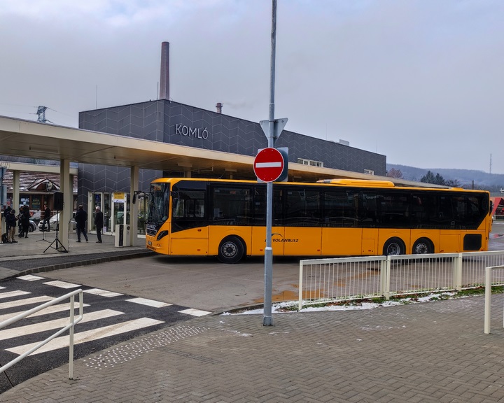 Megújult a buszpályaudvar és új helyközi járművek álltak szolgálatba Komlón