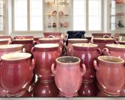 Tíz éves a rózsaszín Zsolnay-porcelánokból álló kiállítás
