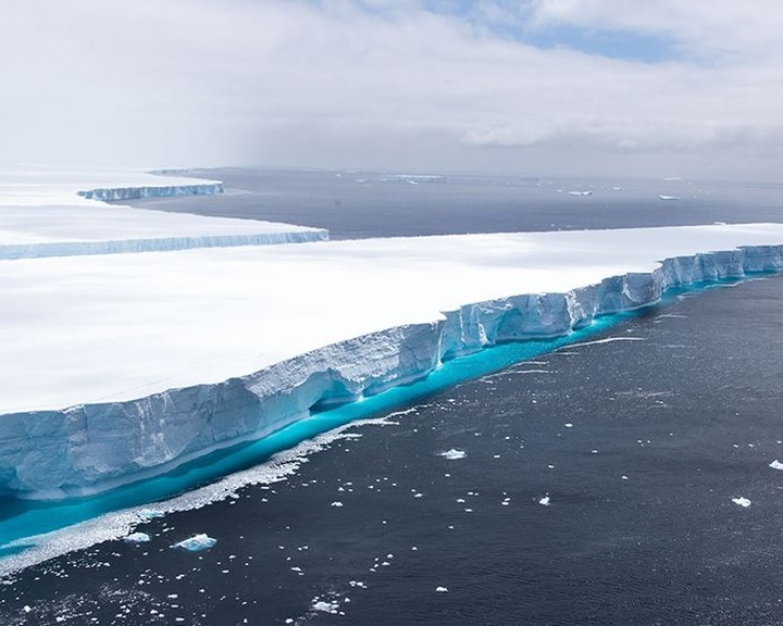 Naponta több mint 1,5 milliárd tonna víz olvadt az óceánba a gigantikus A68 jéghegyről