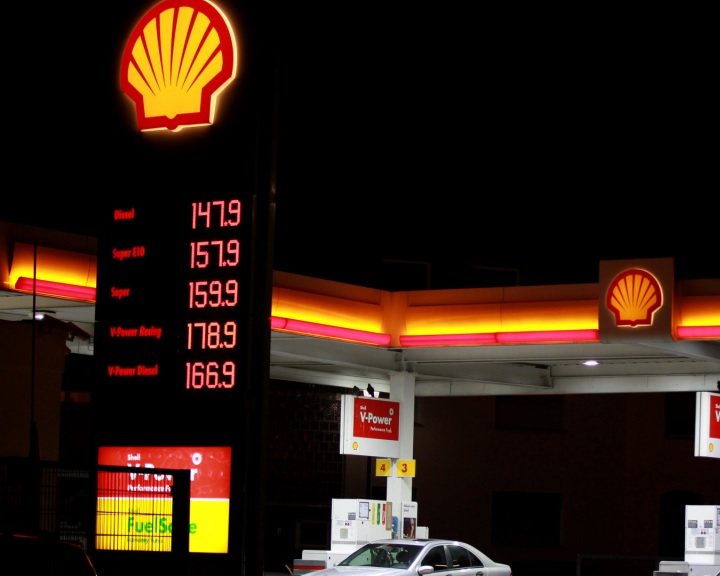 Keddtől tranzakciónként maximum bruttó 50 ezer forint értékben lehet tankolni tíz Shell-kúton