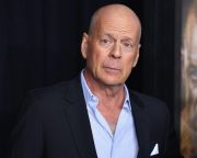 Bruce Willis egészségi állapota miatt felhagy a színészi pályával