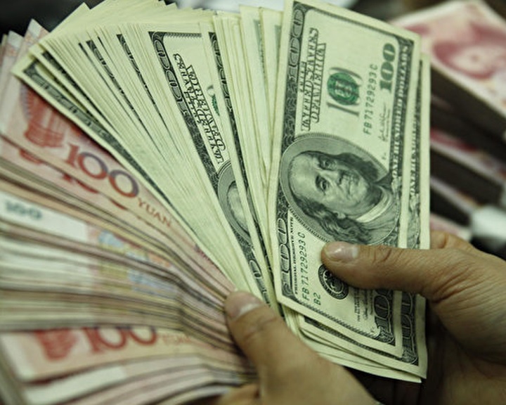 Fenyegető tempóban szórja Kína az amerikai államkötvényeket
