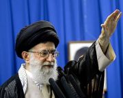 Az iráni szellemi vezetője a népnek: készüljenek fel a háborúra