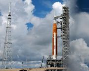 Péntekre halasztotta a NASA az Artemis I indítását