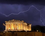 Meredeken leminősítette Görögországot a Fitch