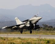 Algéria megnyitotta légterét a francia légierőnek
