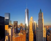 Helyükre emelték a New York-i One World Trade Center csúcsának elemeit
