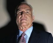 McCain szerint a szíriai lázadók felfegyverzésére van szükség