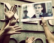 A megfigyelések leállítását, Snowden védelmét követelik Hongkongban