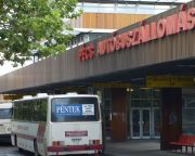 Új kocsiállásról indulnak a buszok Pécsről Komlóra