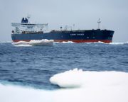 Egyre több hajó használja ki a jégolvadás előnyeit