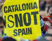 Tüntetnek a katalánok, mert felfüggesztették a népszavazást