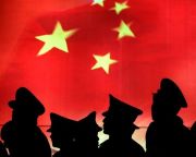 Aktív védelmi stratégiára vált a kínai hadsereg