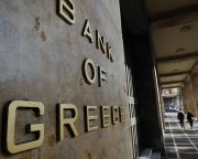 A görögök mentik a pénzüket