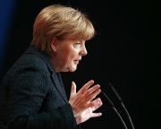 Merkel: Schengen fenntartásához elengedhetetlen a menekültek elosztása