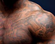 Tetoválásuk alapján azonosítana embereket az FBI