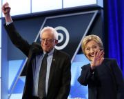 Bernie Sanders támogatásáról biztosította Hillary Clintont