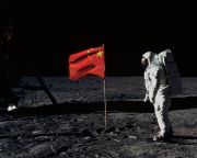Kína embert küld a Holdra