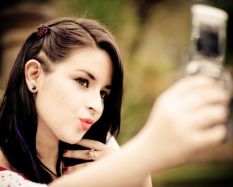 A Facebook-generáció önként ad fotókat az arcfelismerő programokhoz