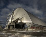 Ráhelyezték az új védőburkot a csernobili atomerőmű sérült blokkjára