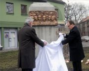 A Szovjetunióba elhurcoltaknak emléket állító domborművet avattak Pécsett