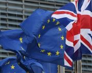 Juncker és May: fel kell gyorsítani a kiválási tárgyalásokat