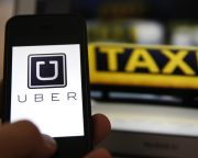 EB: érvényesíthető az Uberre a hagyományos taxicégekre vonatkozó szabályozás 