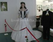 Öltözetek Erzsébet királynő ruhatárából - kiállítás
