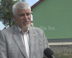 Lakásátadókra került sor szállásfalun (Mátyás Imre, Polics József)